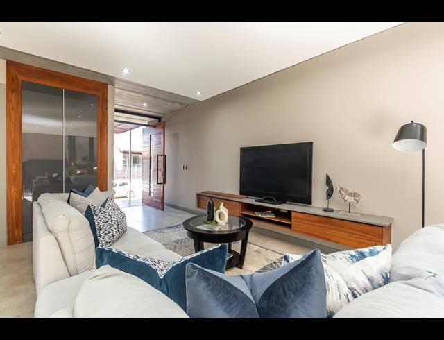 3 BEDROOM TOWNHOUSE RENTED IN ELTONHILL
